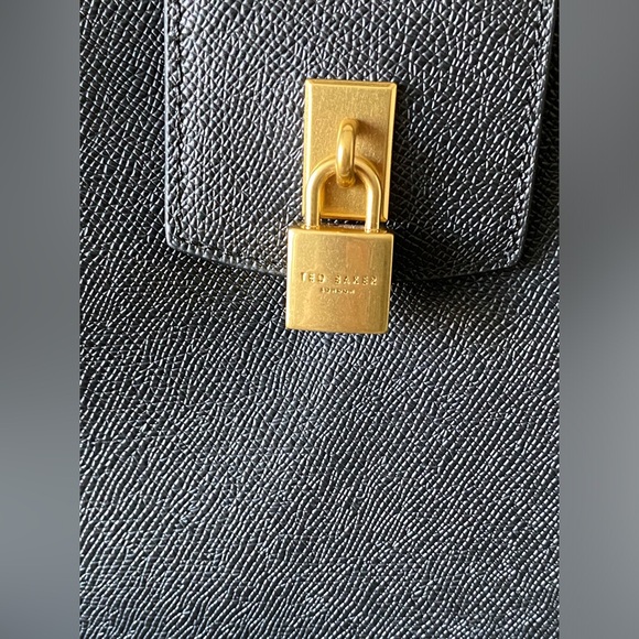 Ted Baker London Chelsea Padlock leather shoulder bag - Picture 10 of 15